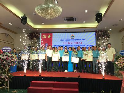 90 công nhân lao động ngành Đường sắt được tôn vinh 90 công nhân lao động ngành Đường sắt được tôn vinh